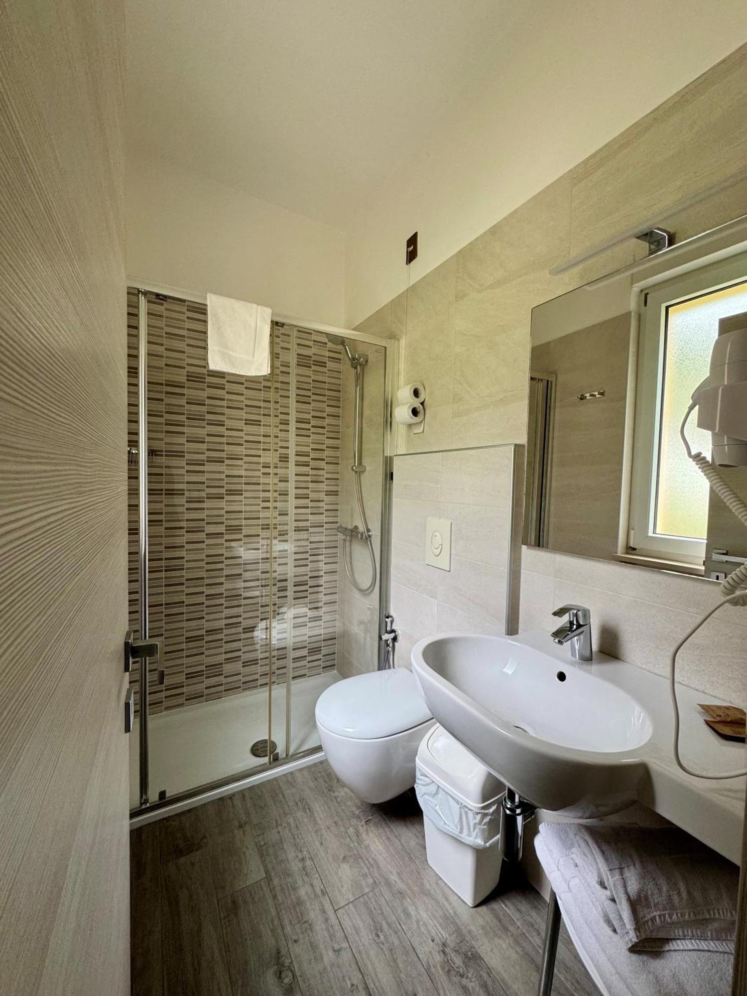Hotel Casa Serena Malcesine Ngoại thất bức ảnh